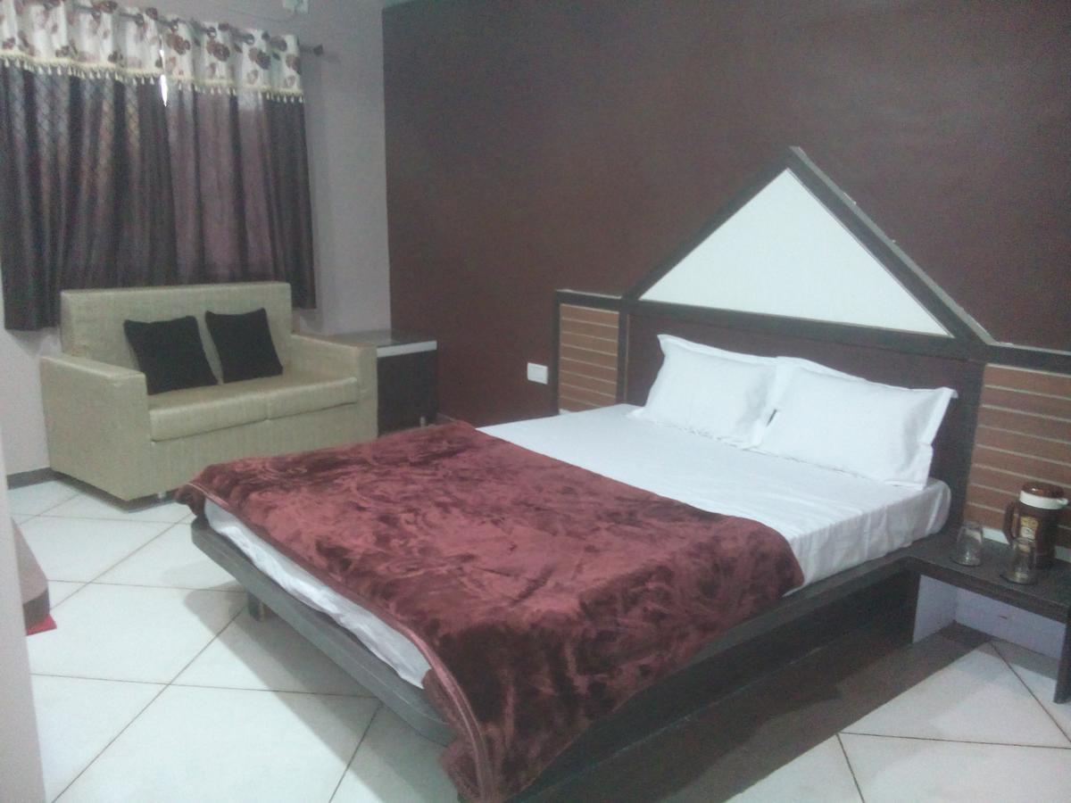 Hotel Palash Regency Bhagor Eksteriør bilde